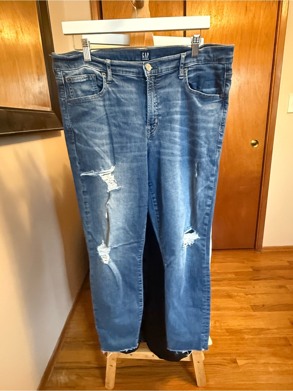 GAP Medium Blue Distressed Straight-Leg Jeans (True Skinny)